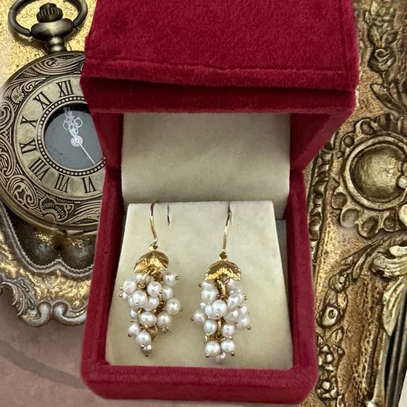 KATE WOOD • Pearl Grapevine Cluster Earrings - Picture 4 of 4